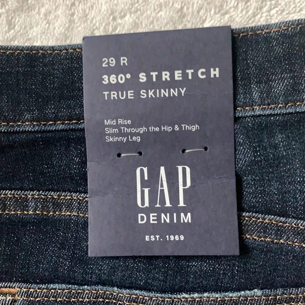 Gap True Skinny 360 Stretch. - Picture 2 of 12